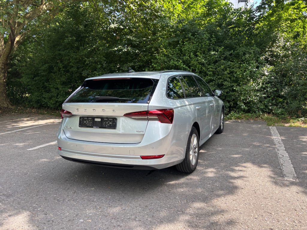 SKODA OCTAVIA 2.0 TDI Ambition 4x4 DSG, Diesel, Occasion / Utilisé, Automatique - 5