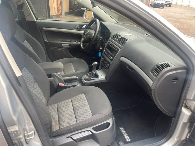 SKODA 1.8 T-FSI Twenty20 4x4, Petrol, Second hand / Used, Manual - 6