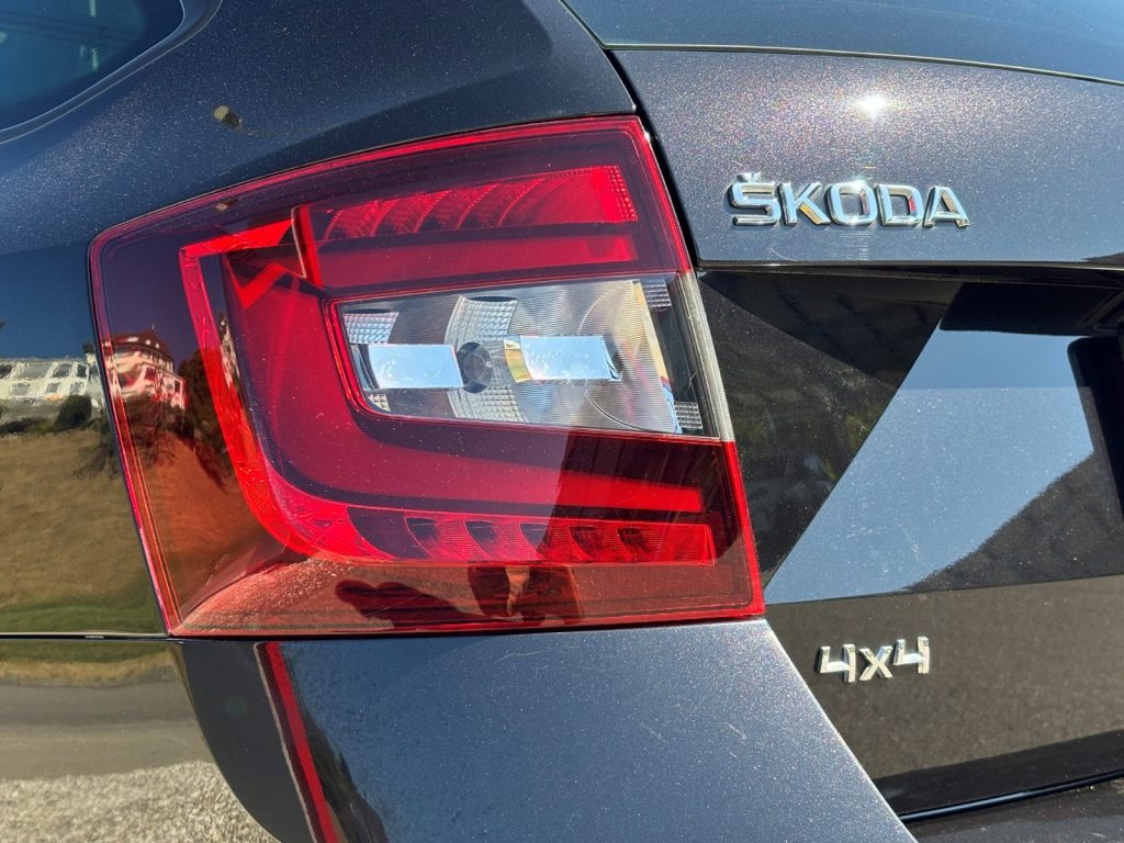 SKODA OCTAVIA Combi RS 2.0TDI DSG 4x4, Diesel, Occasion / Gebraucht, Automatik - 6