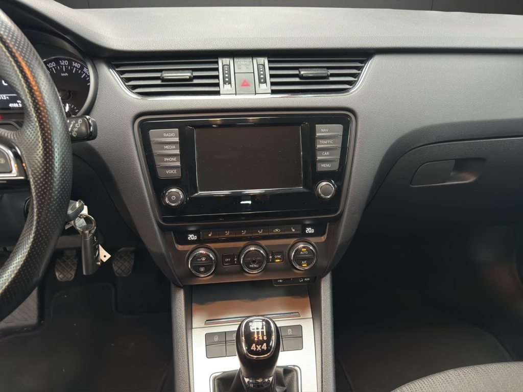SKODA OCTAVIA COMBI STYLE, Diesel, Second hand / Used, Manual - 7