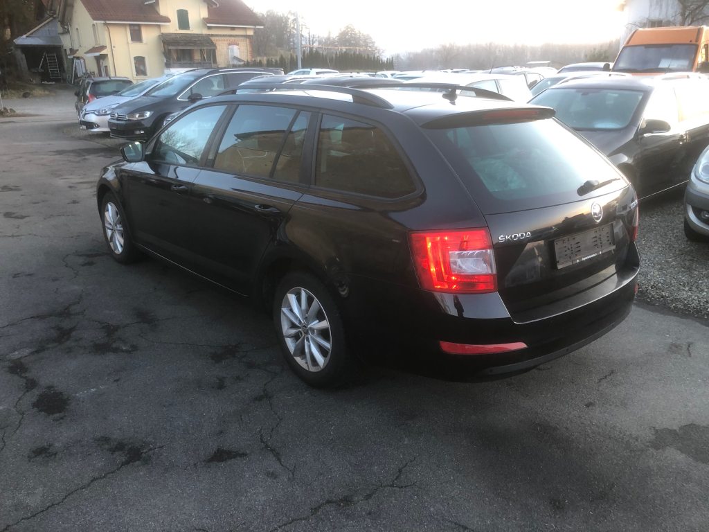 SKODA OCTAVIA 1.6 TDI 105 Elegance, Diesel, Occasion / Utilisé, Manuelle - 3