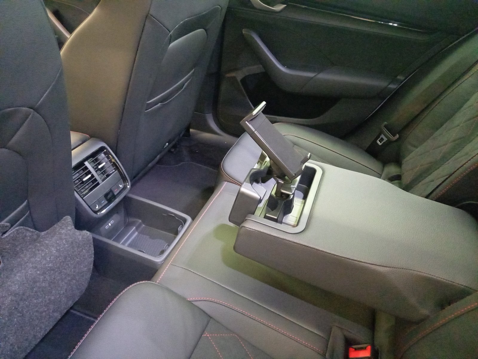 SKODA Octavia Combi 2.0 TSI RS DSG, Benzin, Vorführwagen, Automatik - 7