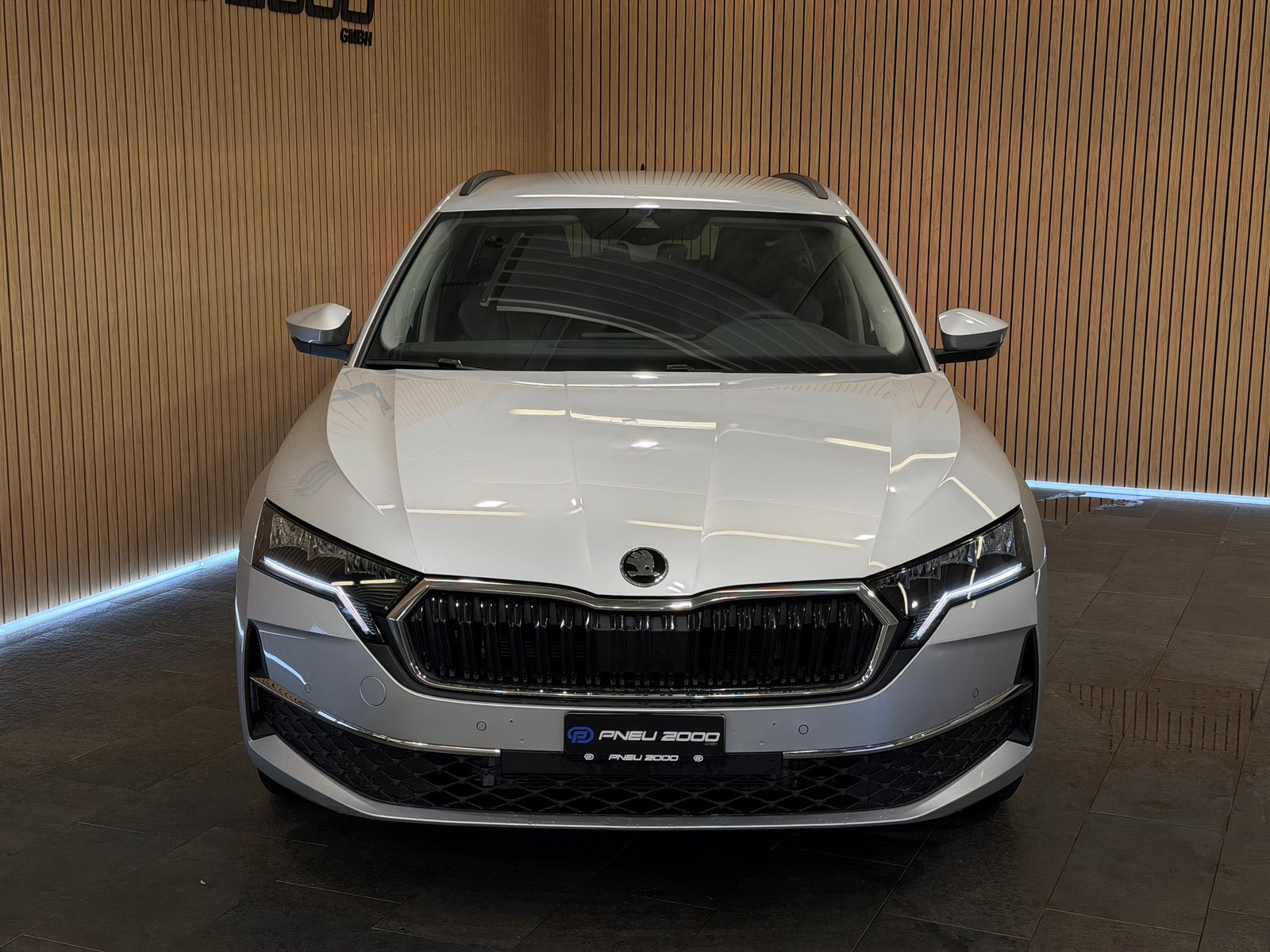 SKODA Octavia Combi 1.5 TSI mHEV DSG Selection, Mild-Hybrid Petrol/Electric, Ex-demonstrator, Automatic - 2