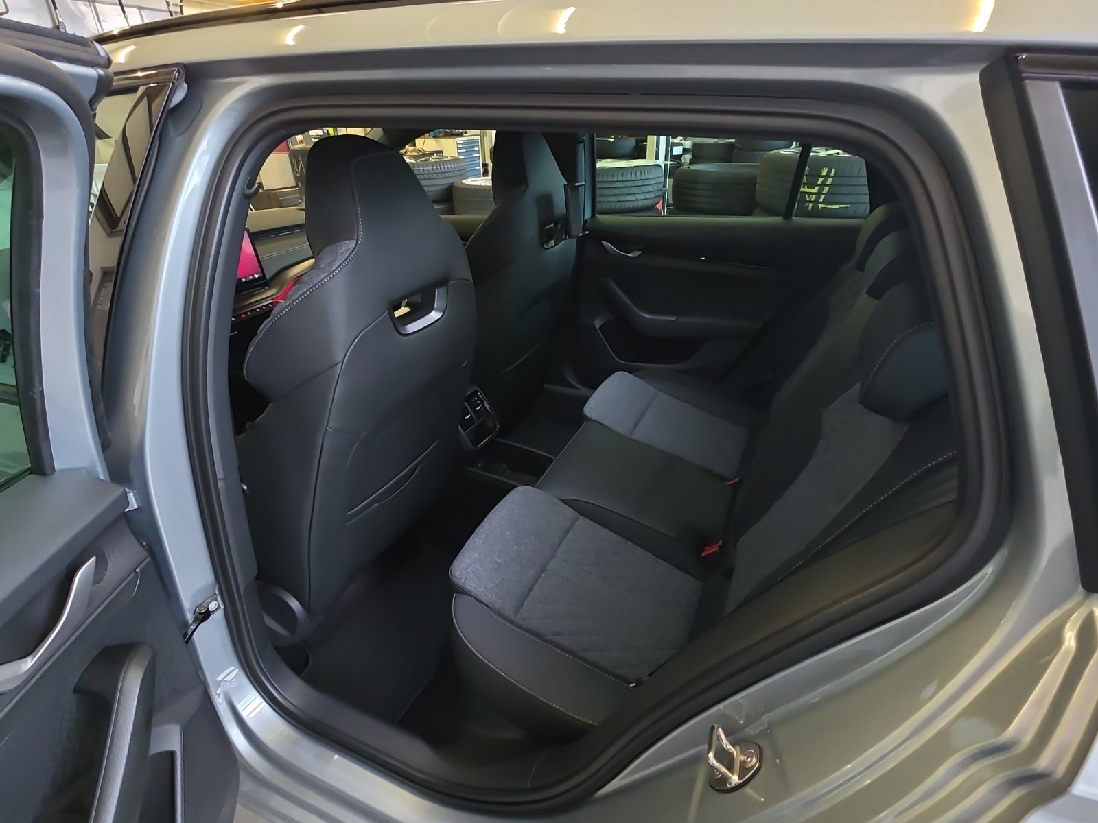 SKODA Octavia Combi 2.0 TSI Dynamic 4x4 DSG, Benzin, Vorführwagen, Automatik - 7