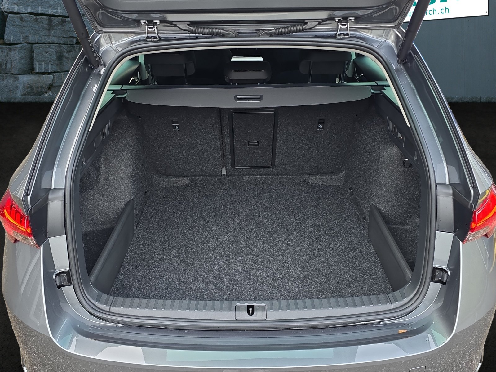 SKODA Octavia Combi 1.5 TSI mHEV DSG Selection, Mild-Hybrid Petrol/Electric, Ex-demonstrator, Automatic - 6