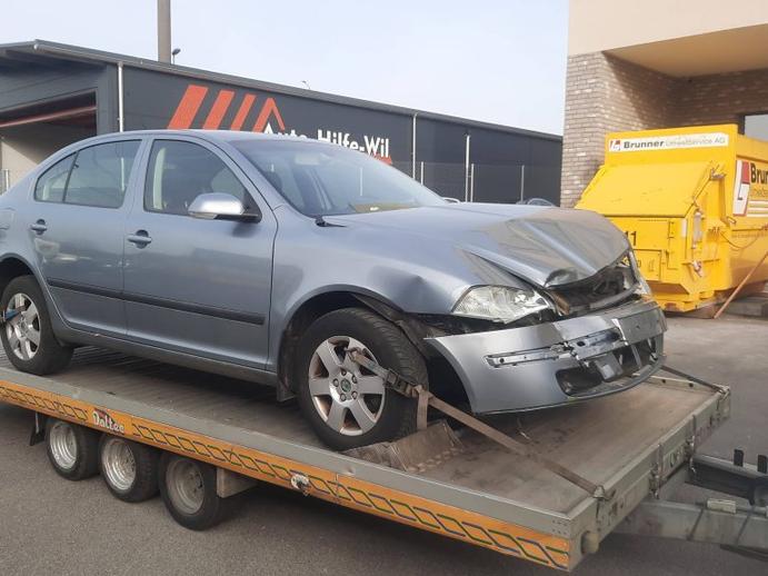 SKODA OCTAVIA 2.0 FSI 150 Ambiente, Benzin, Occasion / Gebraucht, Handschaltung