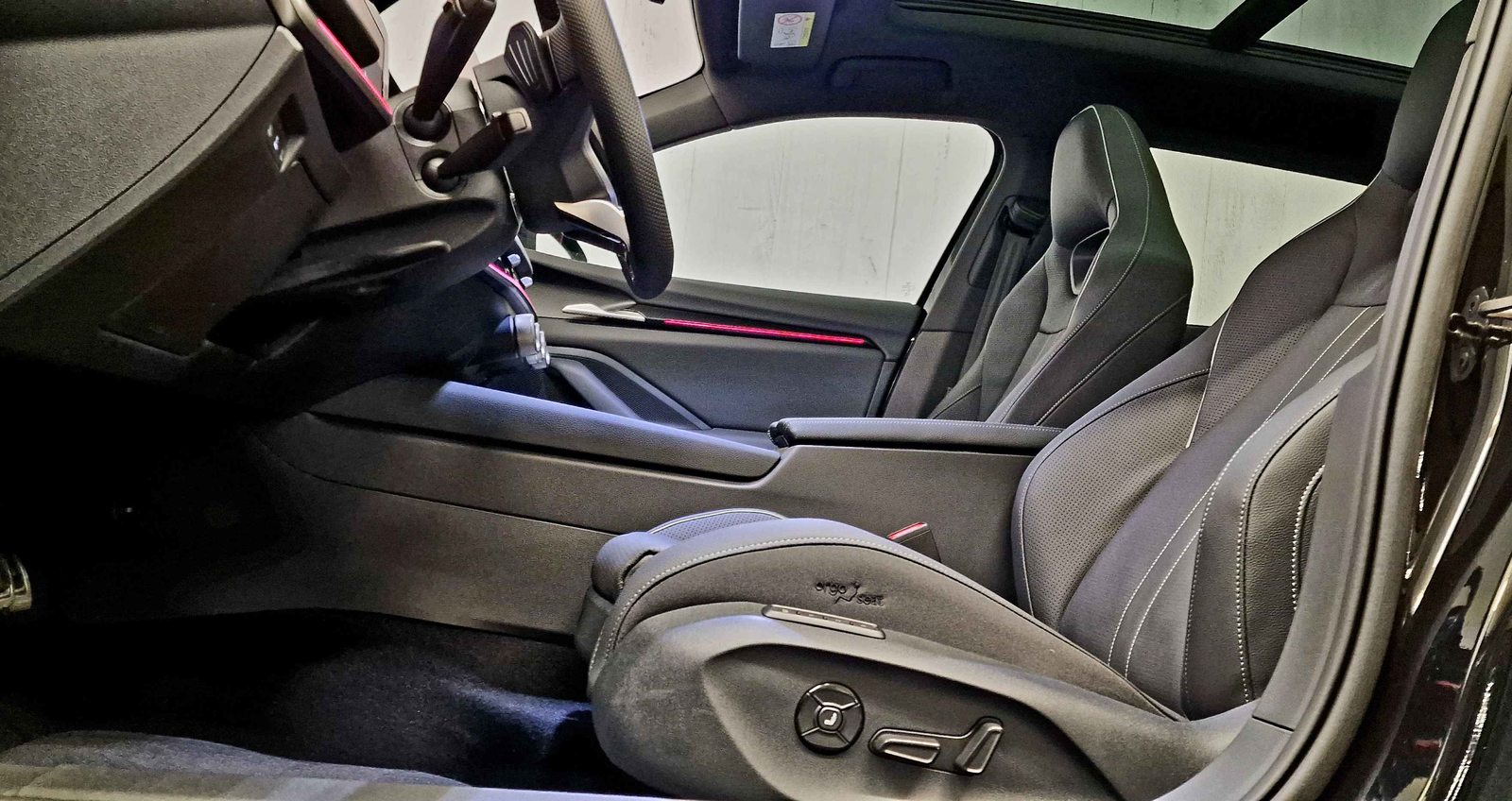 SKODA Superb Sportline, Petrol, New car, Automatic - 4