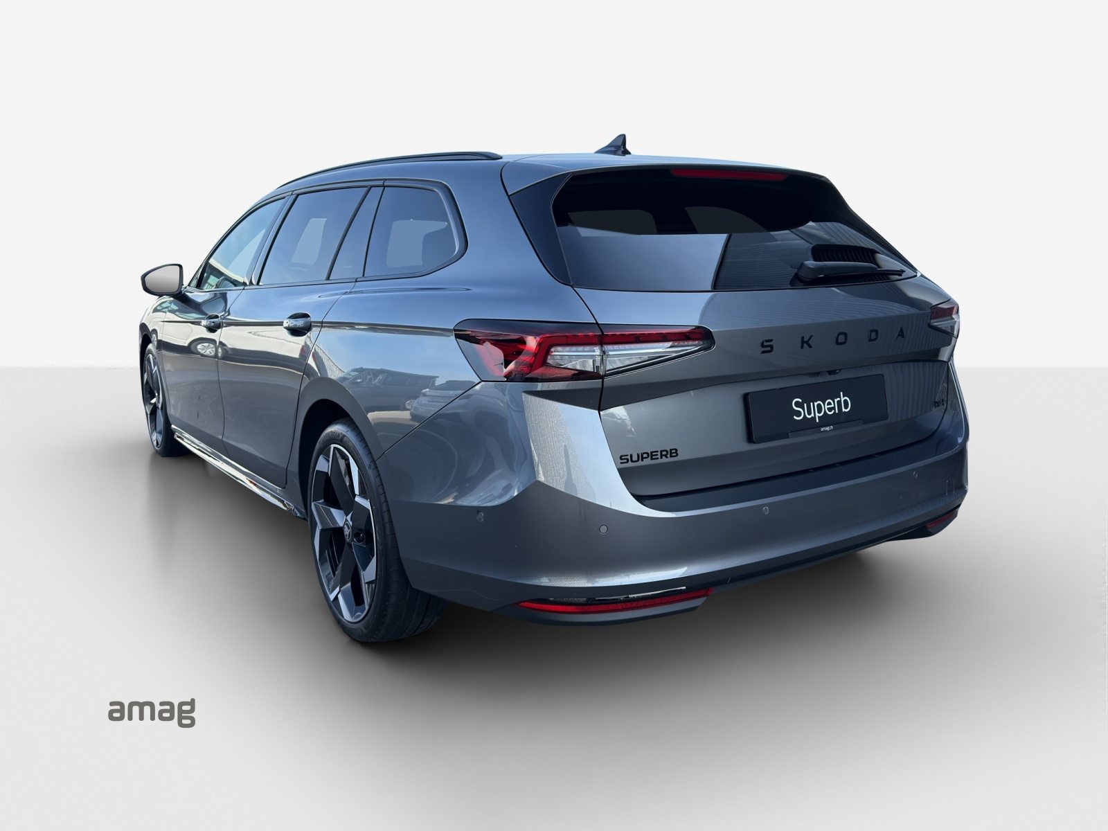 SKODA Superb Sportline, Petrol, New car, Automatic - 3