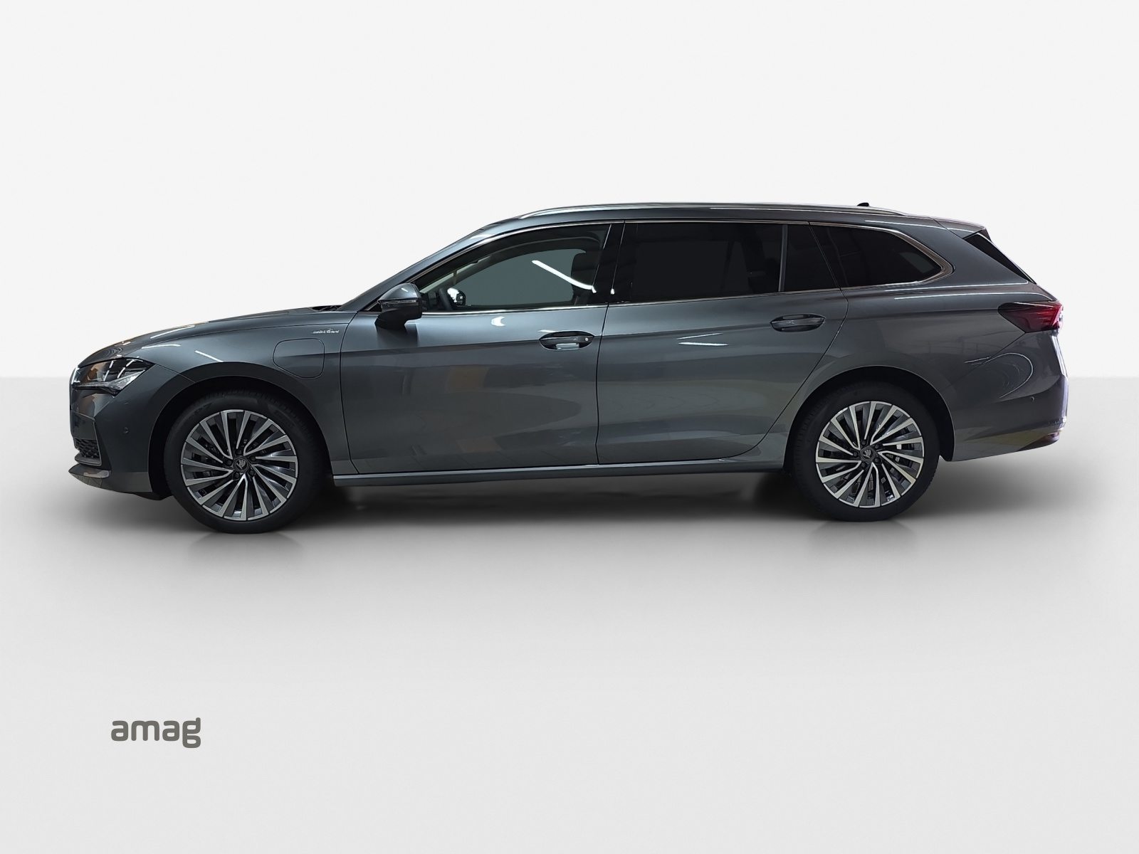 SKODA Superb iV L&K, Full-Hybrid Petrol/Electric, New car, Automatic - 2