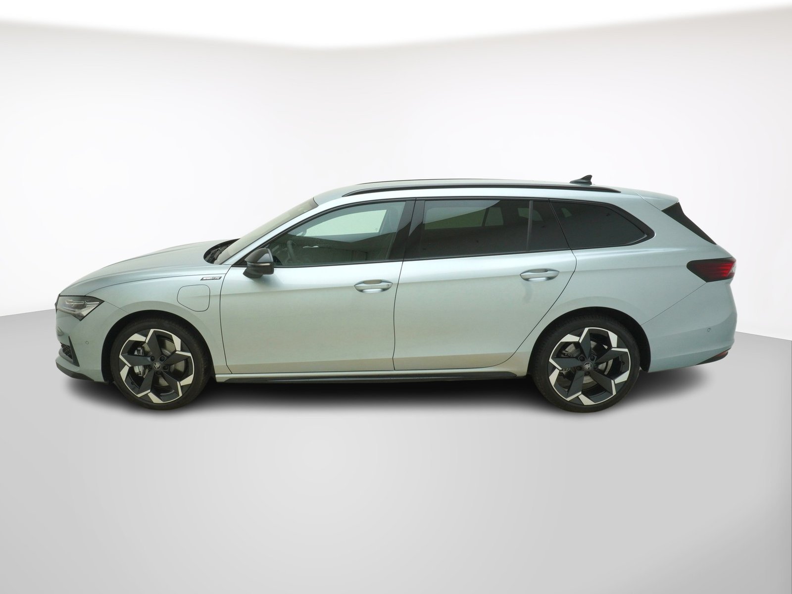 SKODA Superb 1.5 TSI Plug-in-Hybrid Sportline DSG, Plug-in-Hybrid Petrol/Electric, New car, Automatic - 2