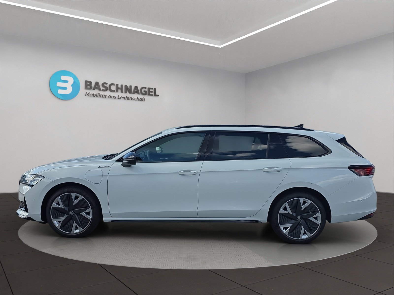 SKODA Superb Combi 1.5 TSI PHEV Sportline DSG, Plug-in-Hybrid Petrol/Electric, New car, Automatic - 2