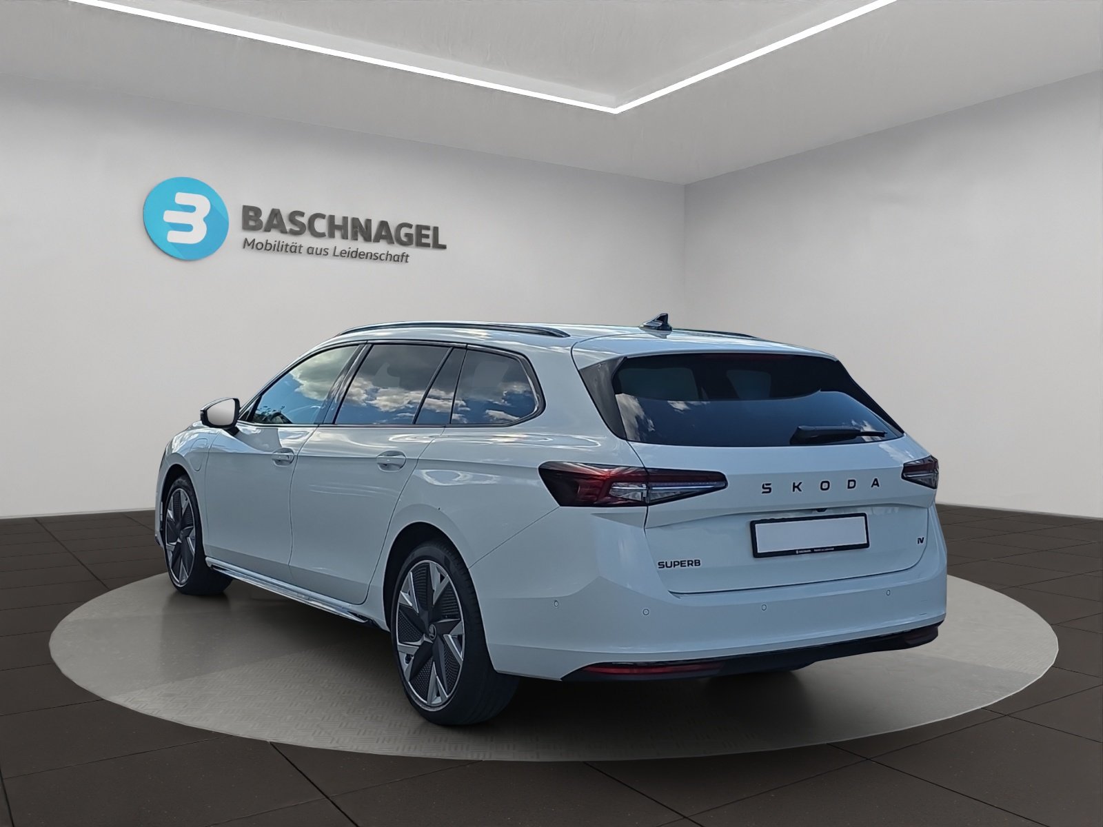 SKODA Superb Combi 1.5 TSI PHEV Sportline DSG, Plug-in-Hybrid Petrol/Electric, New car, Automatic - 3