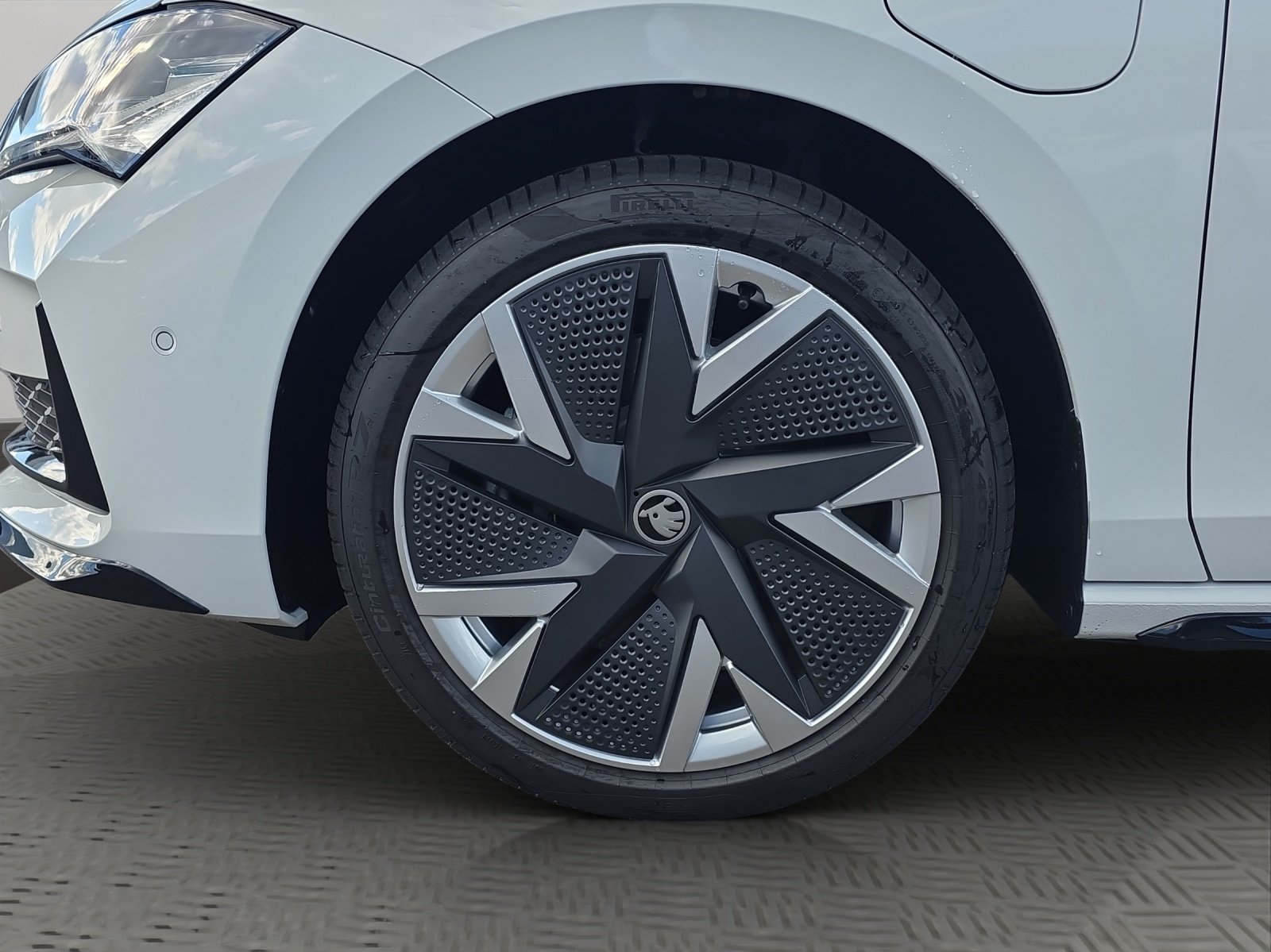 SKODA Superb Combi 1.5 TSI PHEV Sportline DSG, Plug-in-Hybrid Petrol/Electric, New car, Automatic - 7