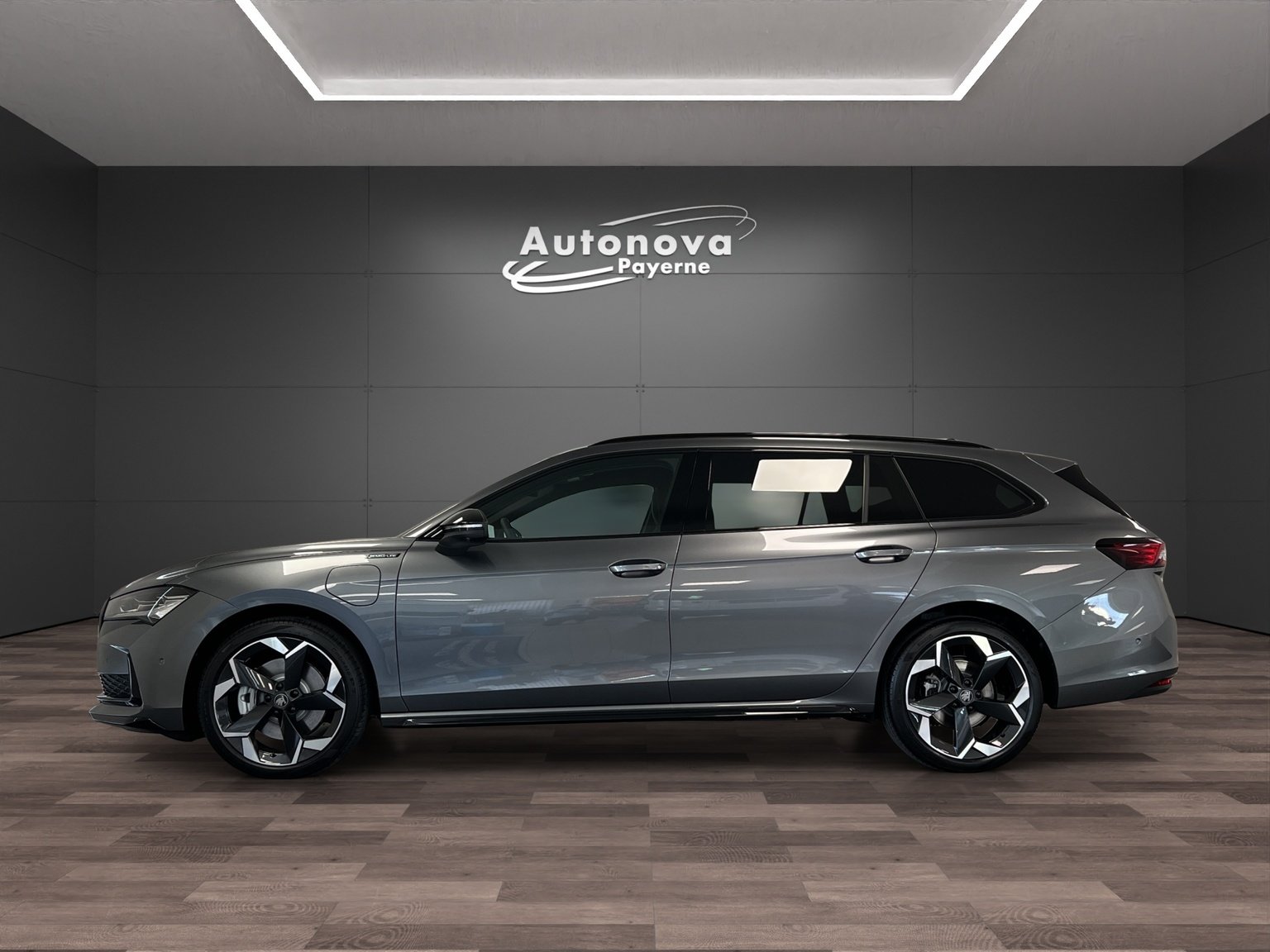 SKODA Superb Combi 1.5 TSI PHEV Sportline DSG, Plug-in-Hybrid Benzin/Elektro, Neuwagen, Automatik - 3