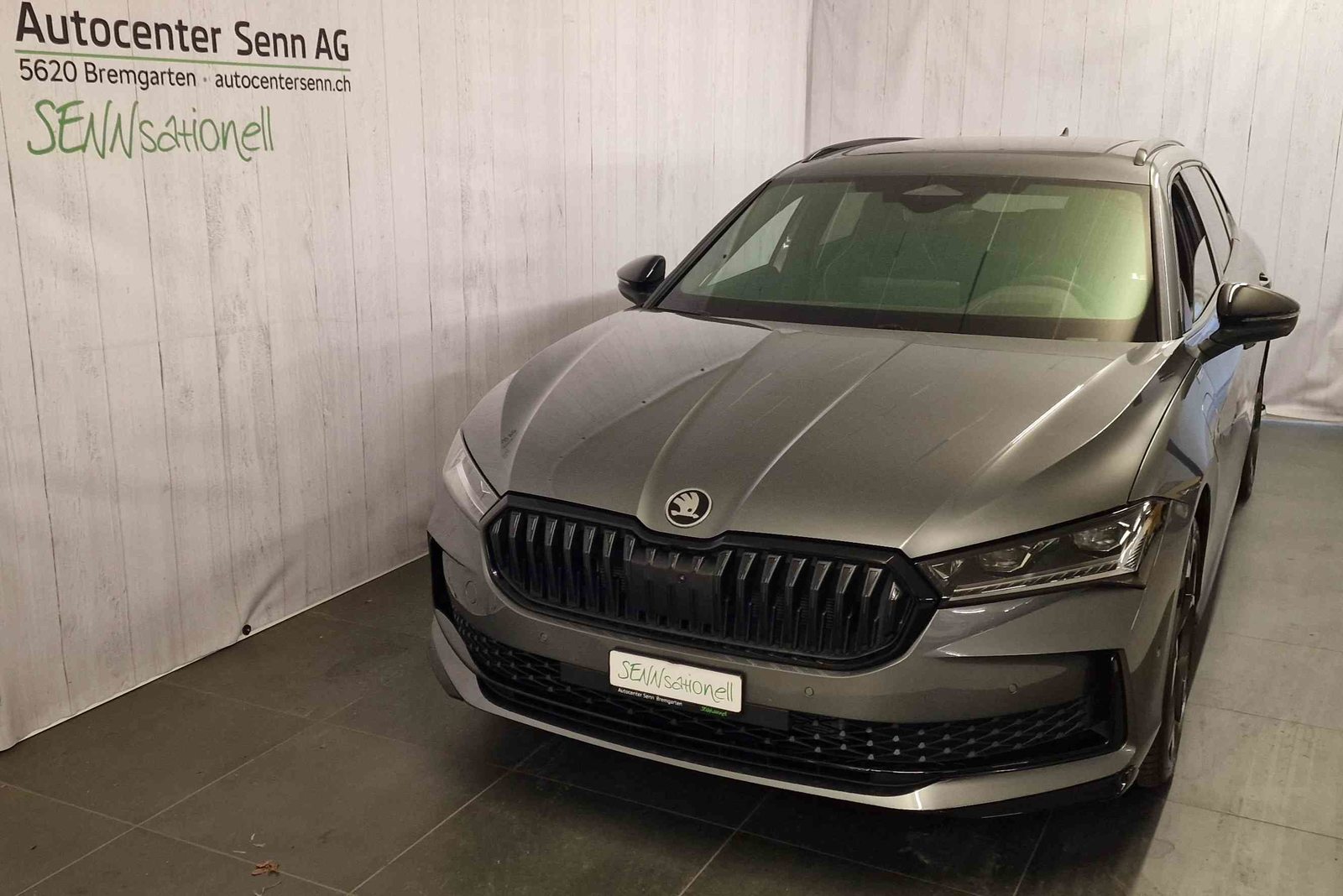 SKODA Superb iV Sportline, Voll-Hybrid Benzin/Elektro, Neuwagen, Automatik - 2