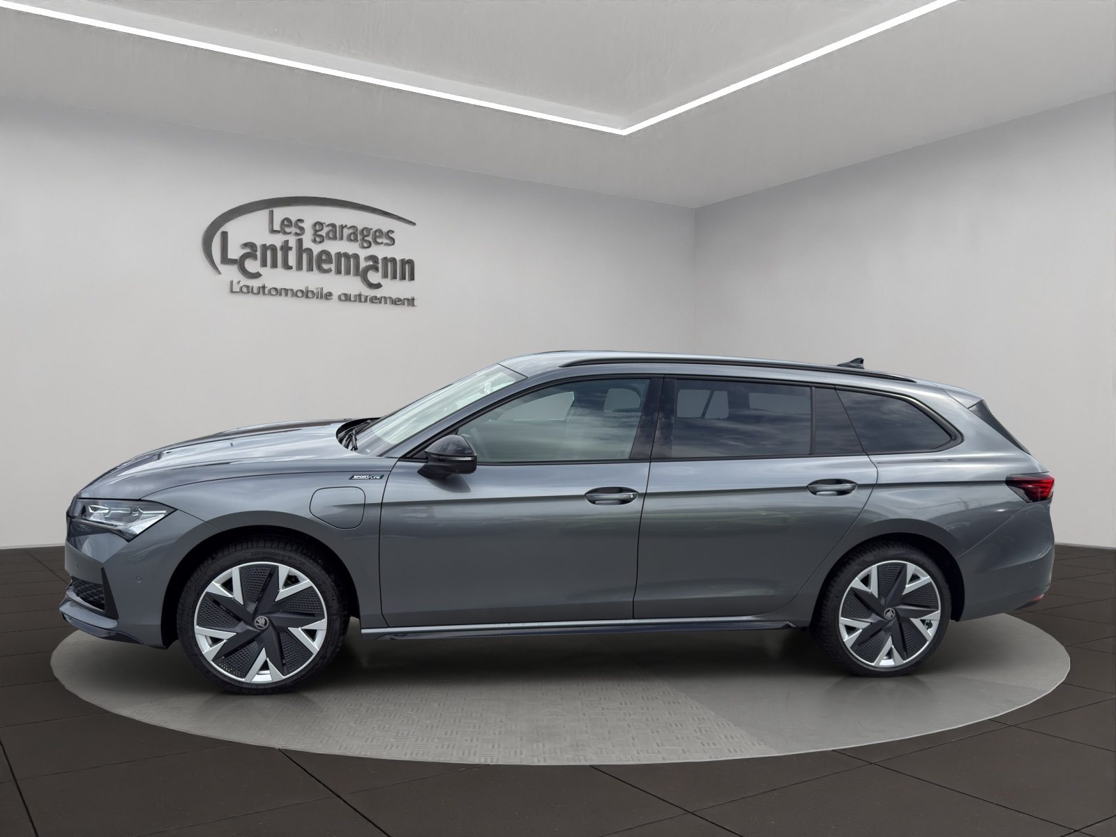 SKODA Superb iV Sportline, Full-Hybrid Petrol/Electric, New car, Automatic - 2