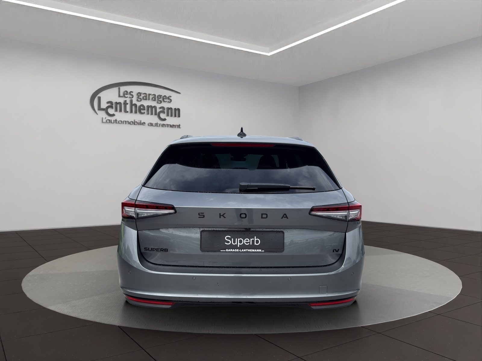 SKODA Superb iV Sportline, Full-Hybrid Petrol/Electric, New car, Automatic - 4