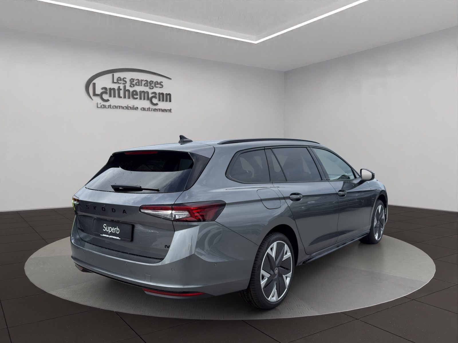 SKODA Superb iV Sportline, Full-Hybrid Petrol/Electric, New car, Automatic - 5