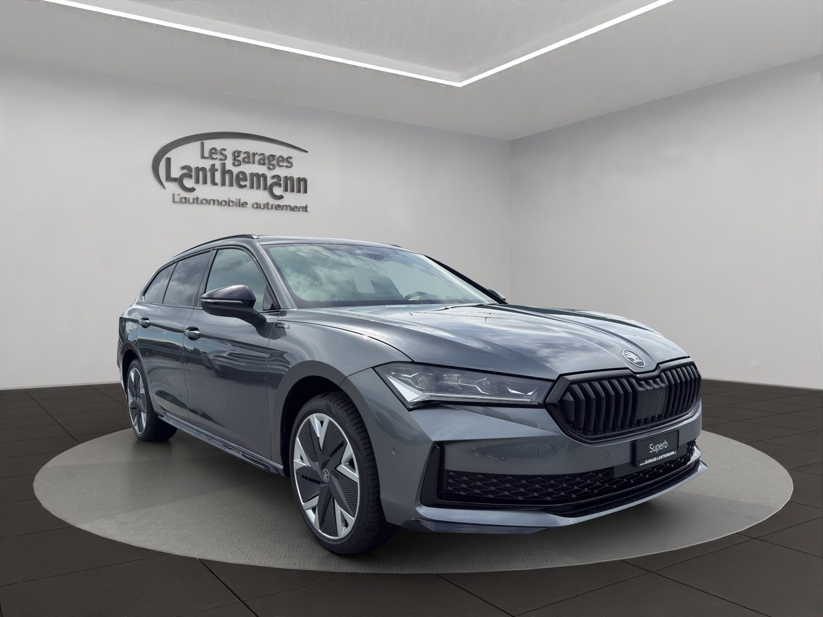 SKODA Superb iV Sportline, Full-Hybrid Petrol/Electric, New car, Automatic - 6