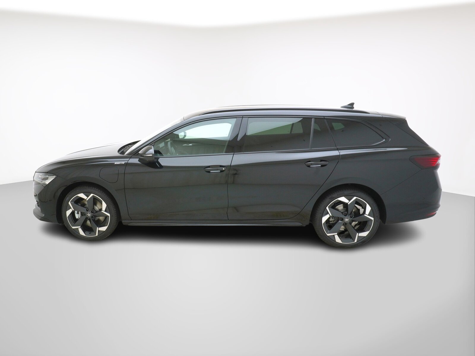 SKODA Superb 1.5 TSI Plug-in-Hybrid Sportline DSG, Plug-in-Hybrid Petrol/Electric, New car, Automatic - 2