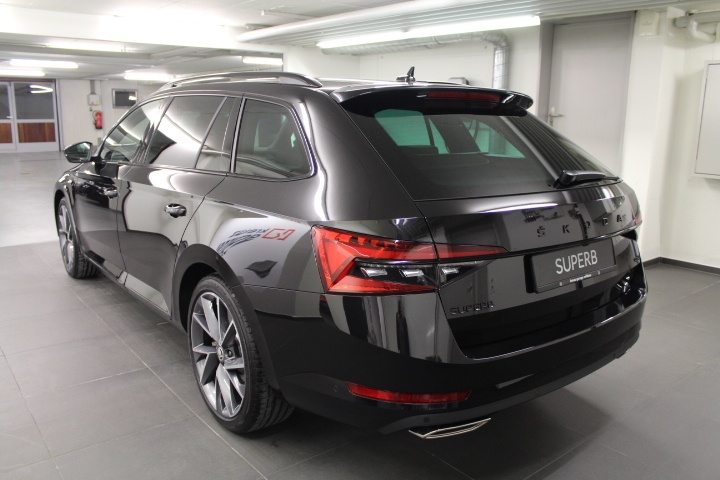 SKODA SUPERB Sportline, Petrol, Second hand / Used, Automatic - 3
