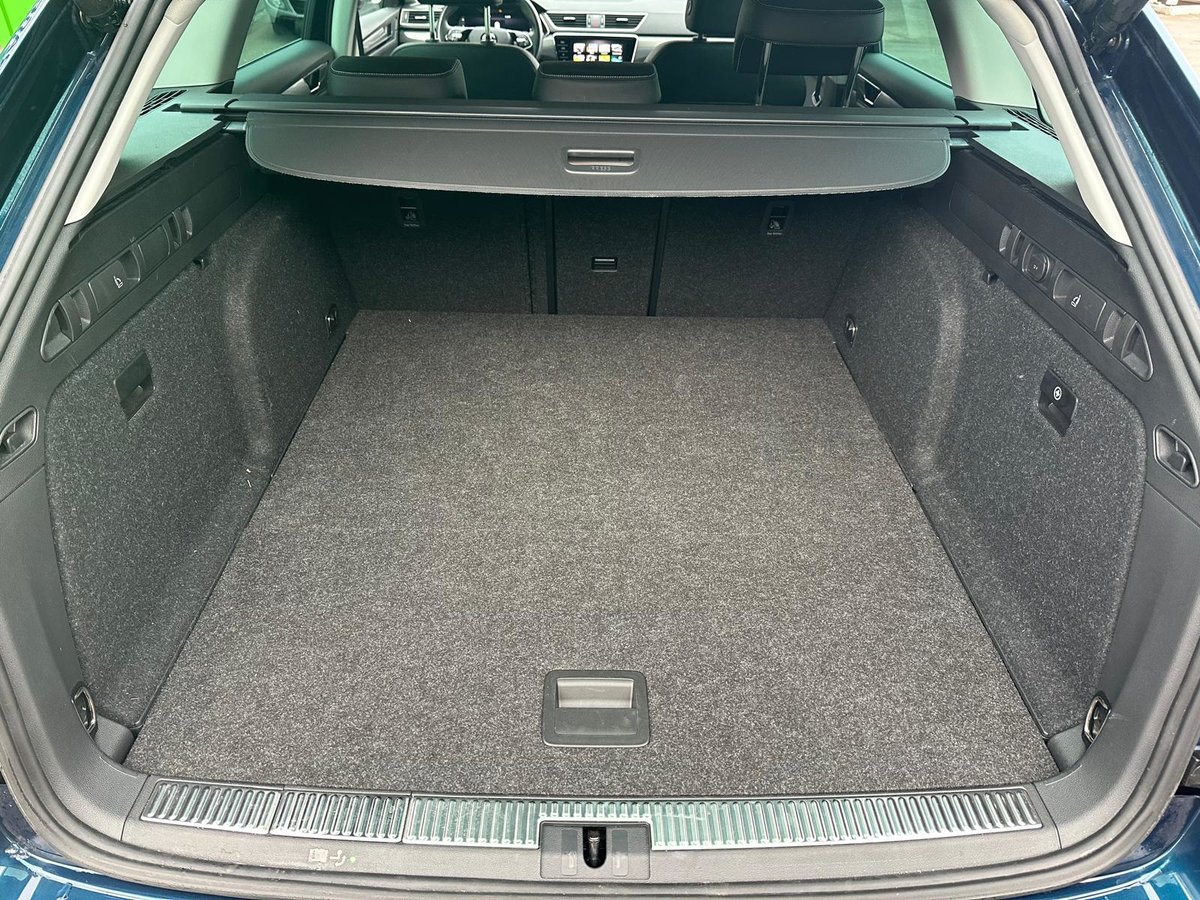SKODA Superb Combi 2.0 TDi Style DSG, Diesel, Occasion / Gebraucht, Automatik - 7