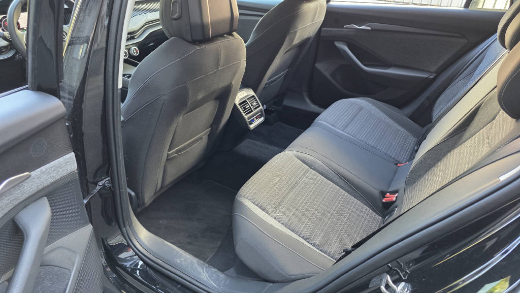 SKODA Superb Combi 2.0 TDI Selection 4x4 DSG, Diesel, Occasion / Gebraucht, Automatik - 7
