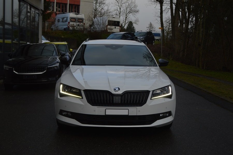 SKODA Superb Combi 2.0 TDi Sport Line 4x4 DSG I Anhängerkupplung, Diesel, Second hand / Used, Automatic - 2