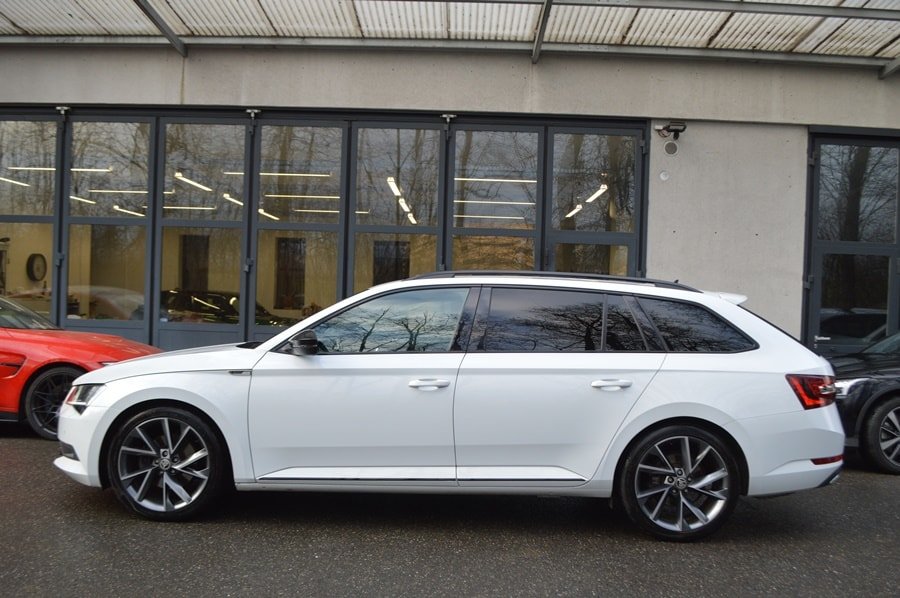 SKODA Superb Combi 2.0 TDi Sport Line 4x4 DSG I Anhängerkupplung, Diesel, Second hand / Used, Automatic - 4