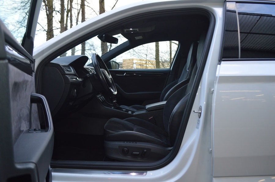 SKODA Superb Combi 2.0 TDi Sport Line 4x4 DSG I Anhängerkupplung, Diesel, Second hand / Used, Automatic - 6