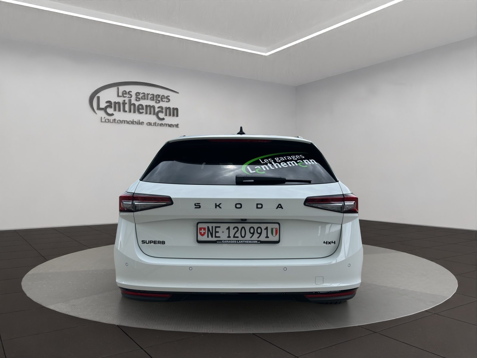 SKODA Superb Sportline, Petrol, Second hand / Used, Automatic - 4