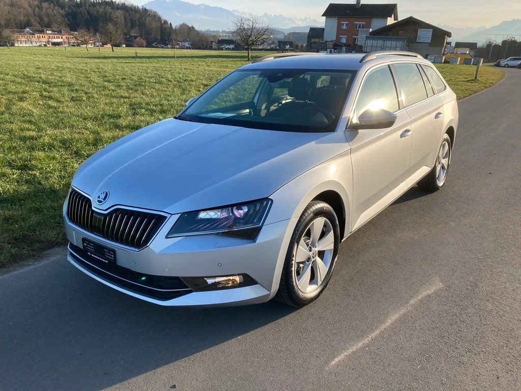 SKODA Superb Combi 2.0 TDi Ambition 4x4 DSG mit Anhängerkupplung, Diesel, Second hand / Used, Automatic