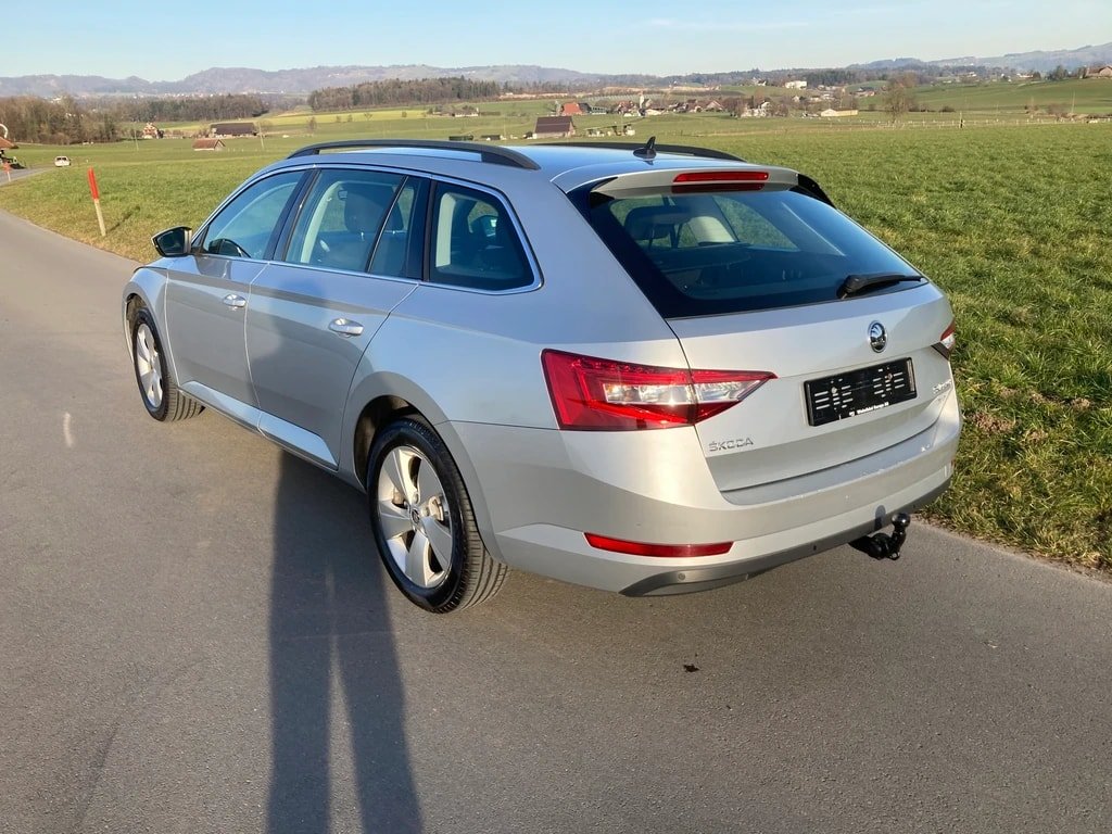 SKODA Superb Combi 2.0 TDi Ambition 4x4 DSG mit Anhängerkupplung, Diesel, Second hand / Used, Automatic - 4