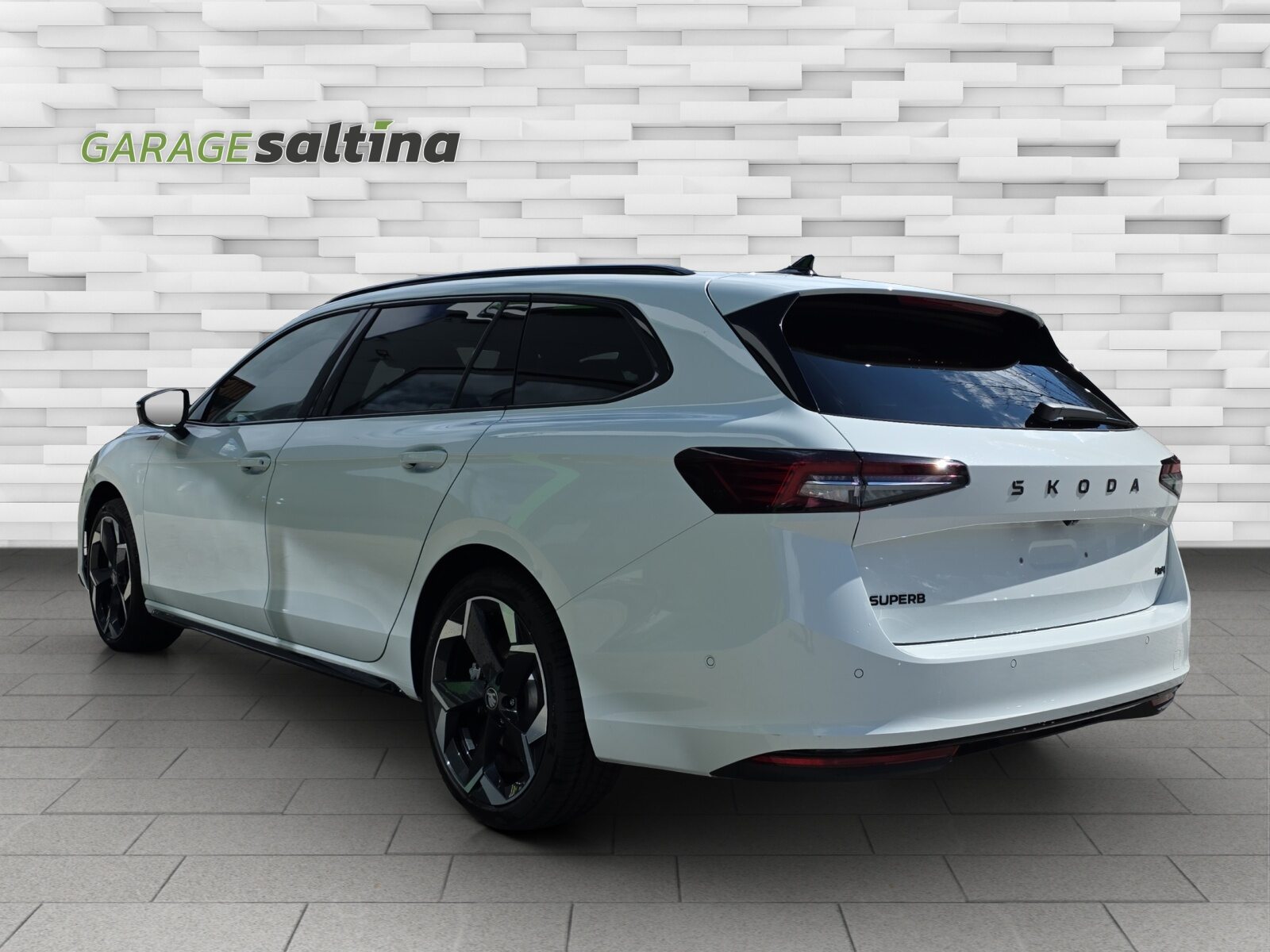 SKODA Superb Sportline, Petrol, Second hand / Used, Automatic - 2