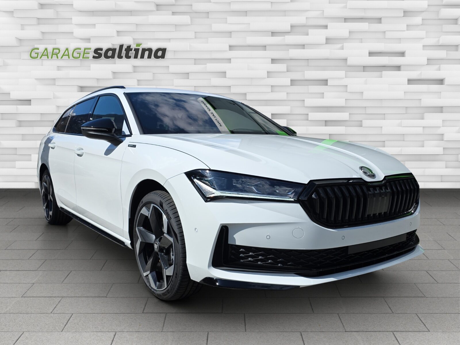 SKODA Superb Sportline, Petrol, Second hand / Used, Automatic - 4