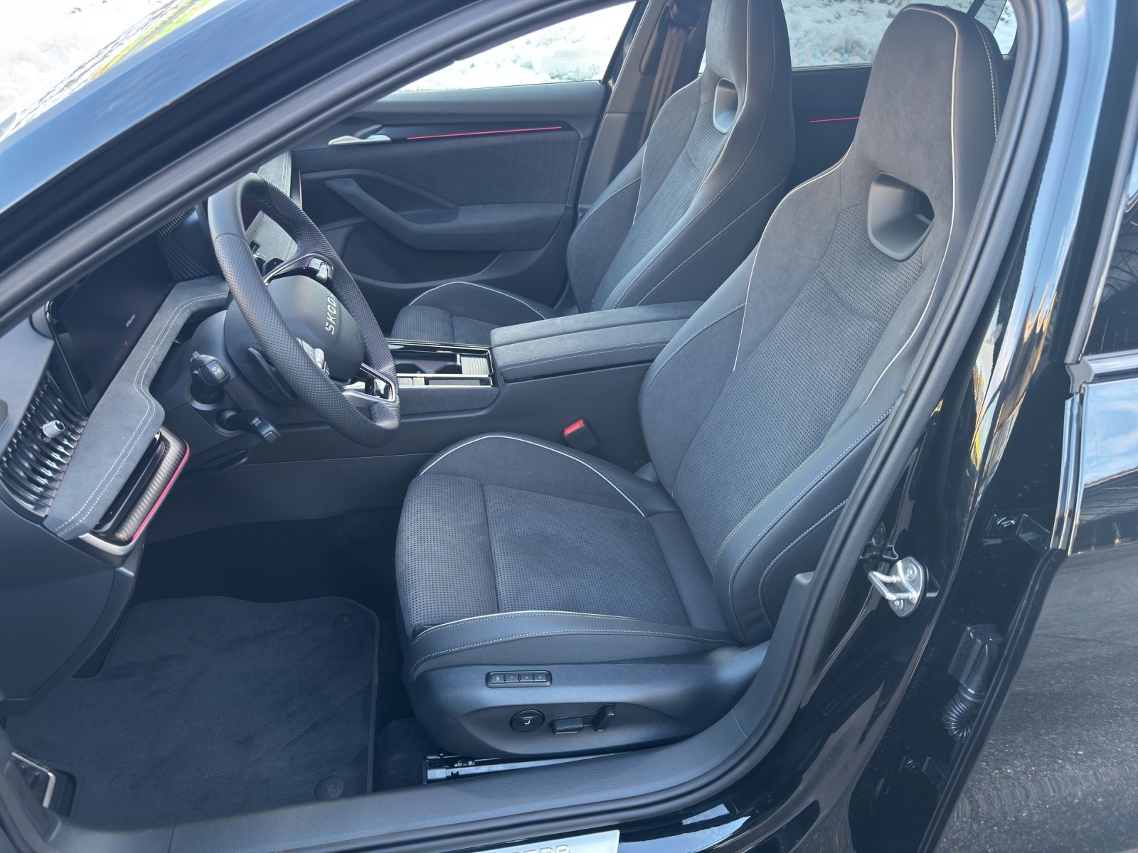 SKODA Superb Combi 2.0 TSI Sportline 4x4 DSG, Essence, Occasion / Utilisé, Automatique - 6
