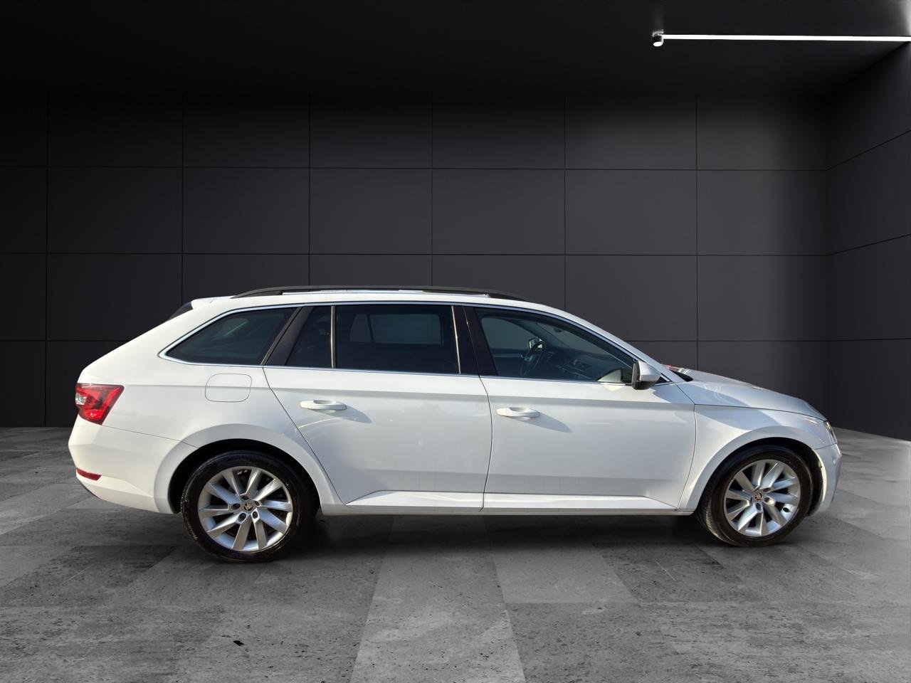 SKODA Superb Combi 2.0 TDi Style 4x4 DSG, Diesel, Second hand / Used, Automatic - 2