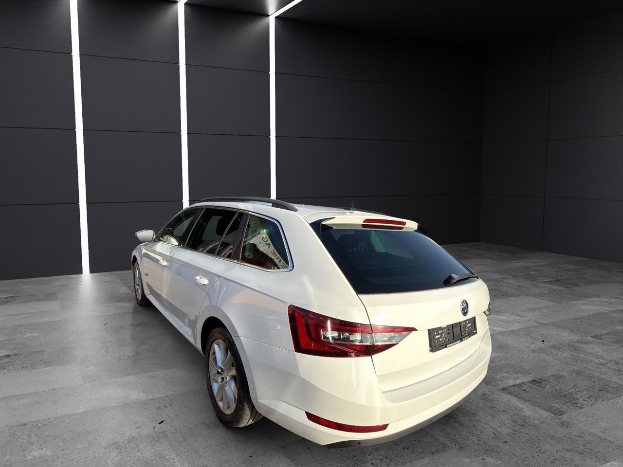SKODA Superb Combi 2.0 TDi Style 4x4 DSG, Diesel, Second hand / Used, Automatic - 6