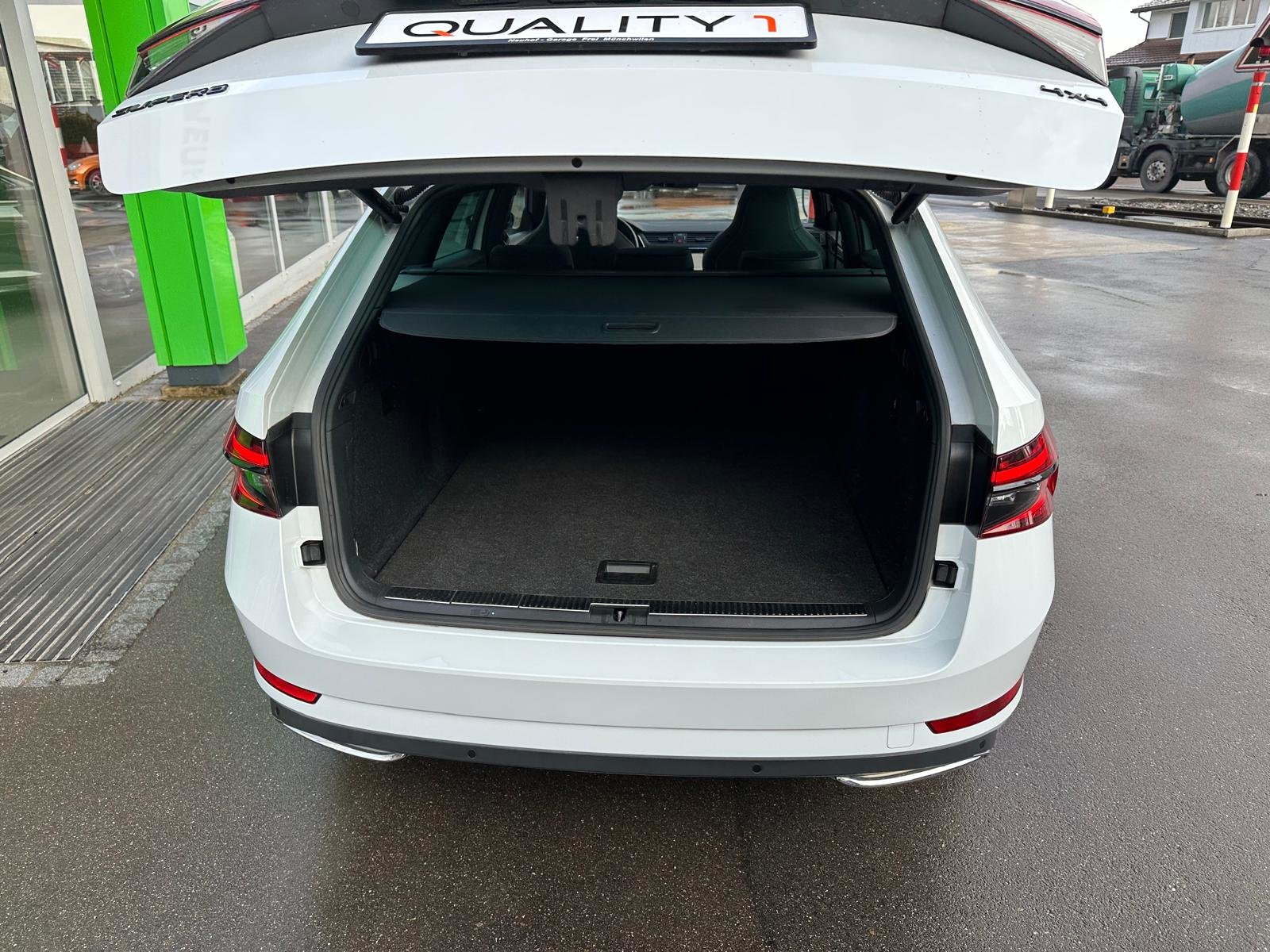 SKODA Superb Combi 2.0 TDi SportLine 4x4 DSG, Diesel, Occasion / Gebraucht, Automatik - 7