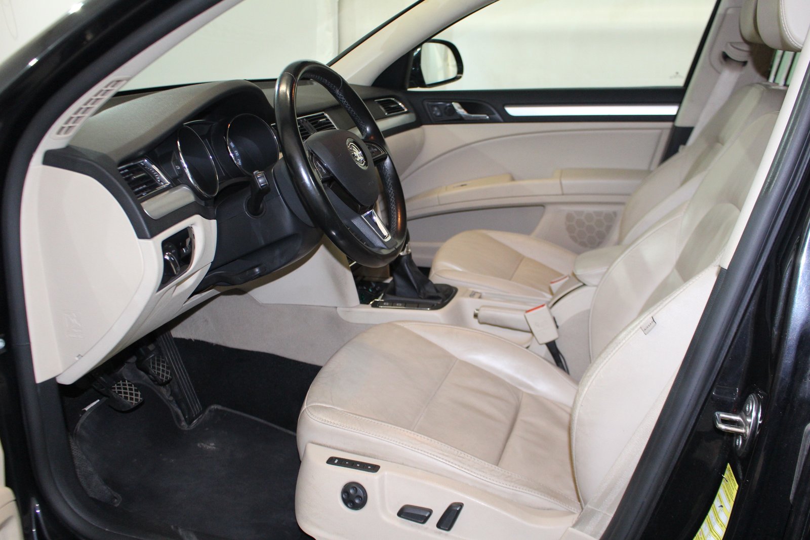 SKODA Superb Combi 1.8 TSI Elegance 4x4, Essence, Occasion / Utilisé, Manuelle - 7