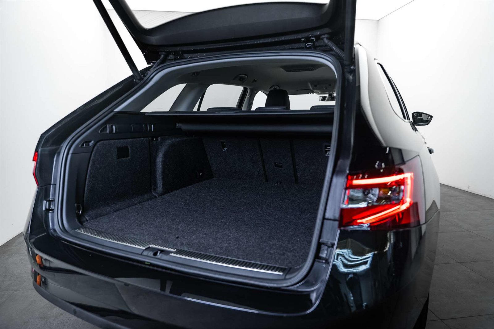 SKODA Superb 1.4 TSI Ambition PHEV DSC, Plug-in-Hybrid Benzina/Elettrica, Occasioni / Usate, Automatico - 5