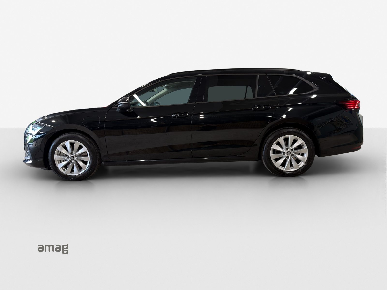 SKODA Superb iV Selection, Voll-Hybrid Benzin/Elektro, Occasion / Gebraucht, Automatik - 2