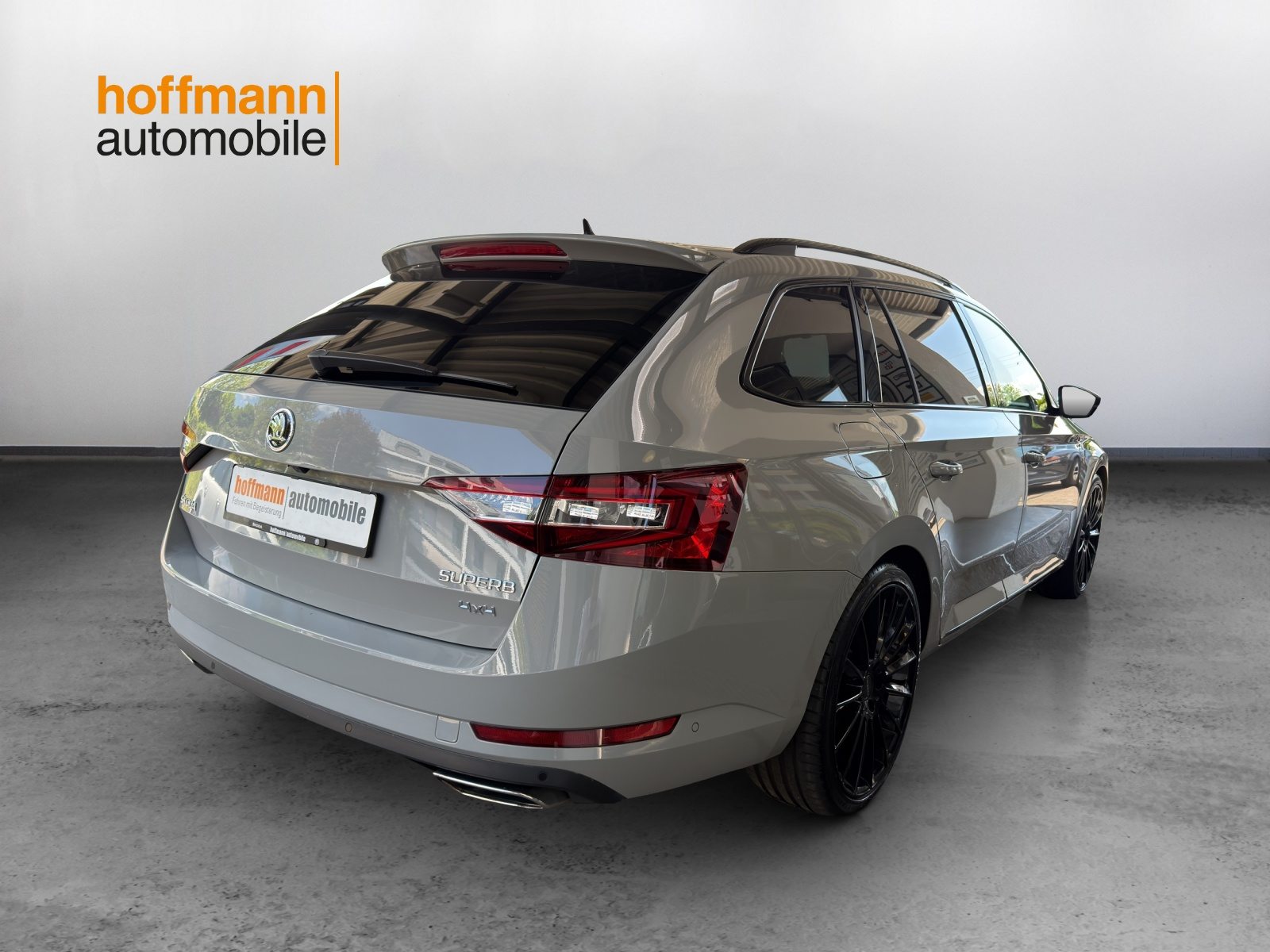 SKODA SUPERB COMBI SPORTLINE PLUS, Petrol, Second hand / Used, Automatic - 4