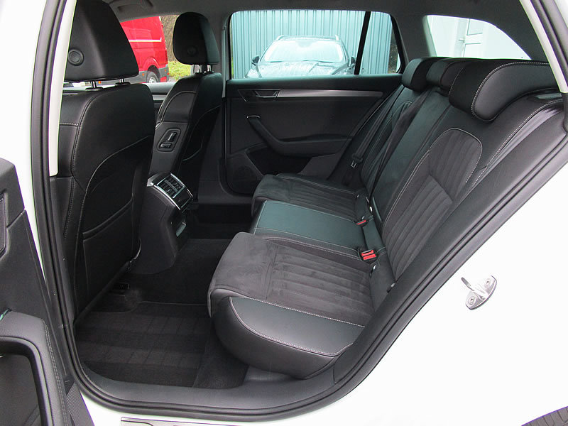 SKODA Superb Combi 2.0 TDi Style 4x4 DSG, Diesel, Occasion / Gebraucht, Automatik - 7