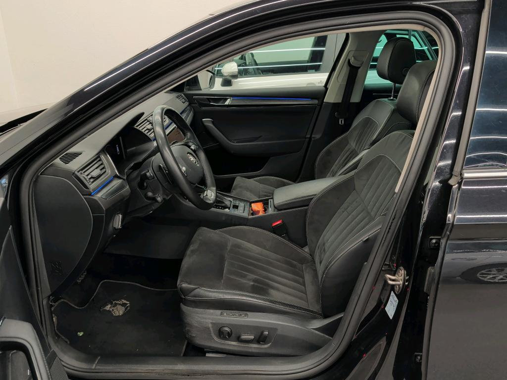 SKODA Superb Combi 2.0 TDi Style 4x4 DSG ** 200PS ** Frisch, Diesel, Second hand / Used, Automatic - 3