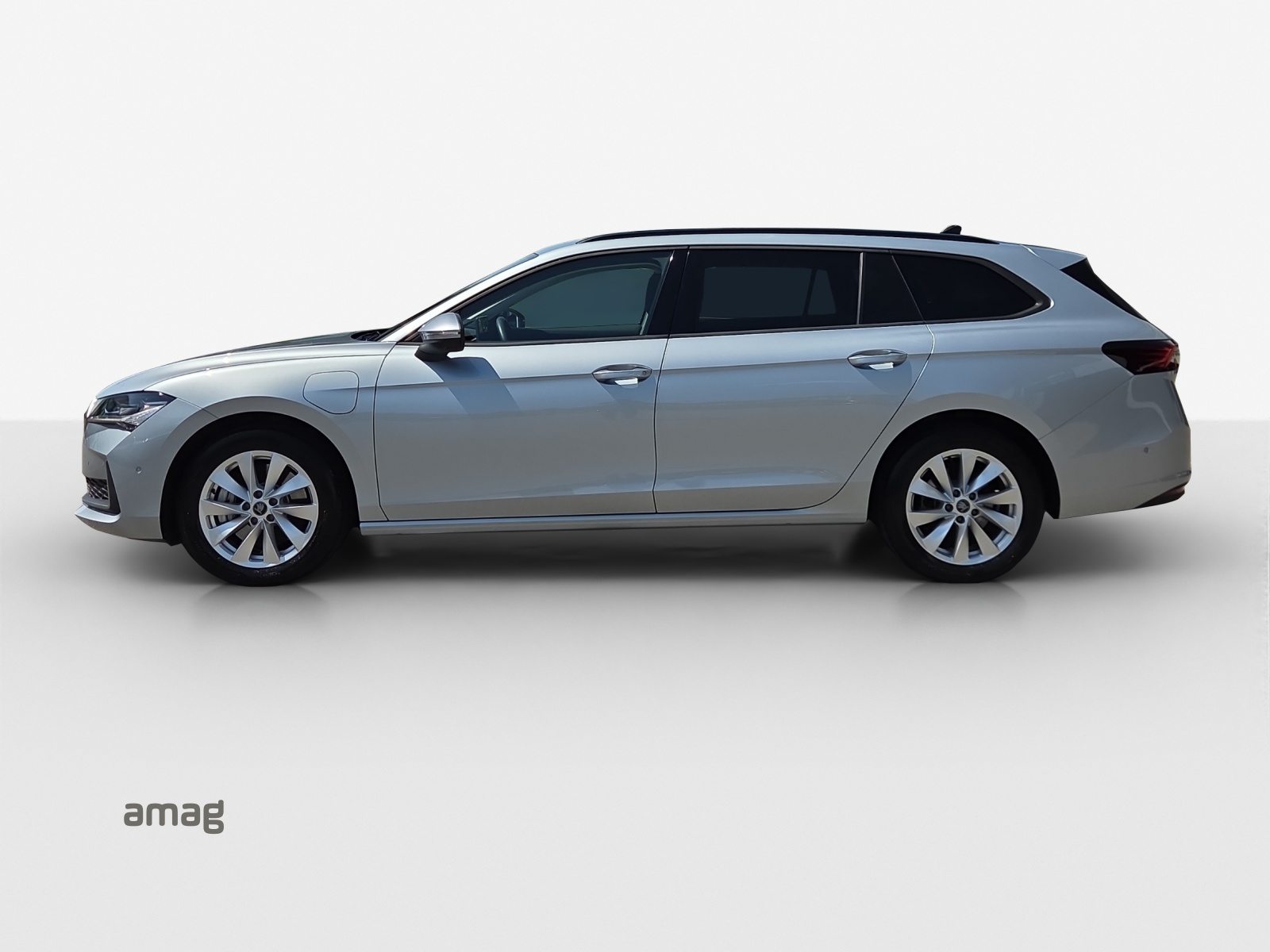 SKODA Superb iV Selection, Full-Hybrid Petrol/Electric, Second hand / Used, Automatic - 2