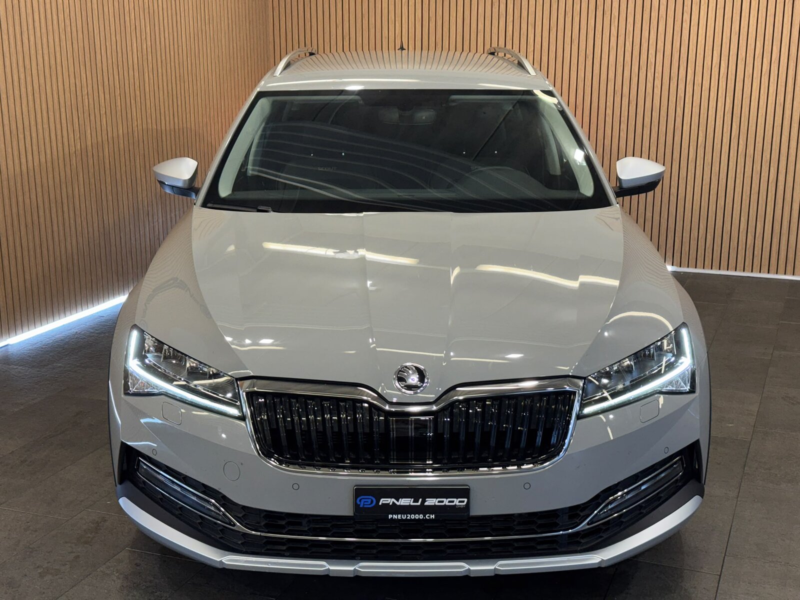 SKODA Superb Kombi Scout 4x4, Petrol, Second hand / Used, Automatic - 2