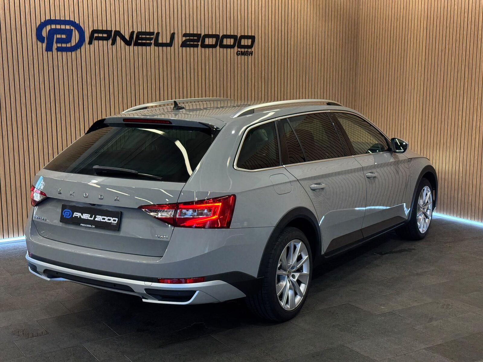 SKODA Superb Kombi Scout 4x4, Petrol, Second hand / Used, Automatic - 6