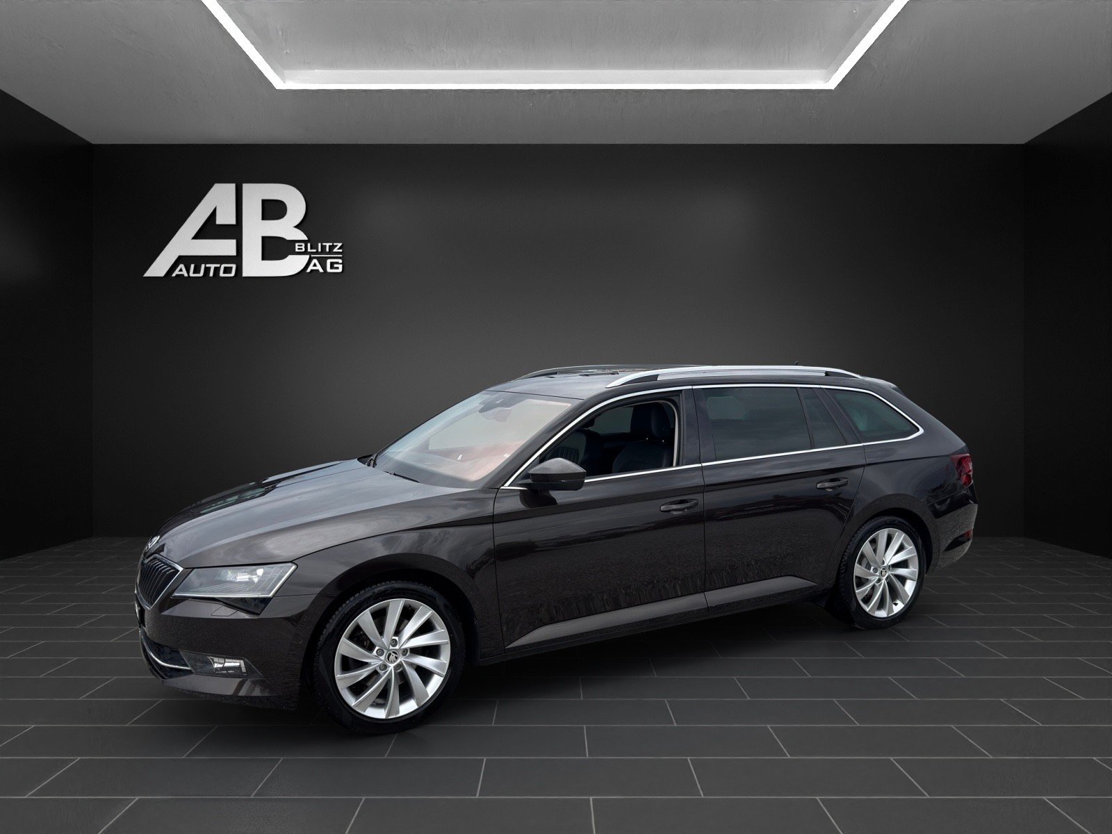 SKODA Superb Combi 2.0 TDi Style 4x4 DSG mit 190 PS, Diesel, Occasion / Gebraucht, Automatik - 2