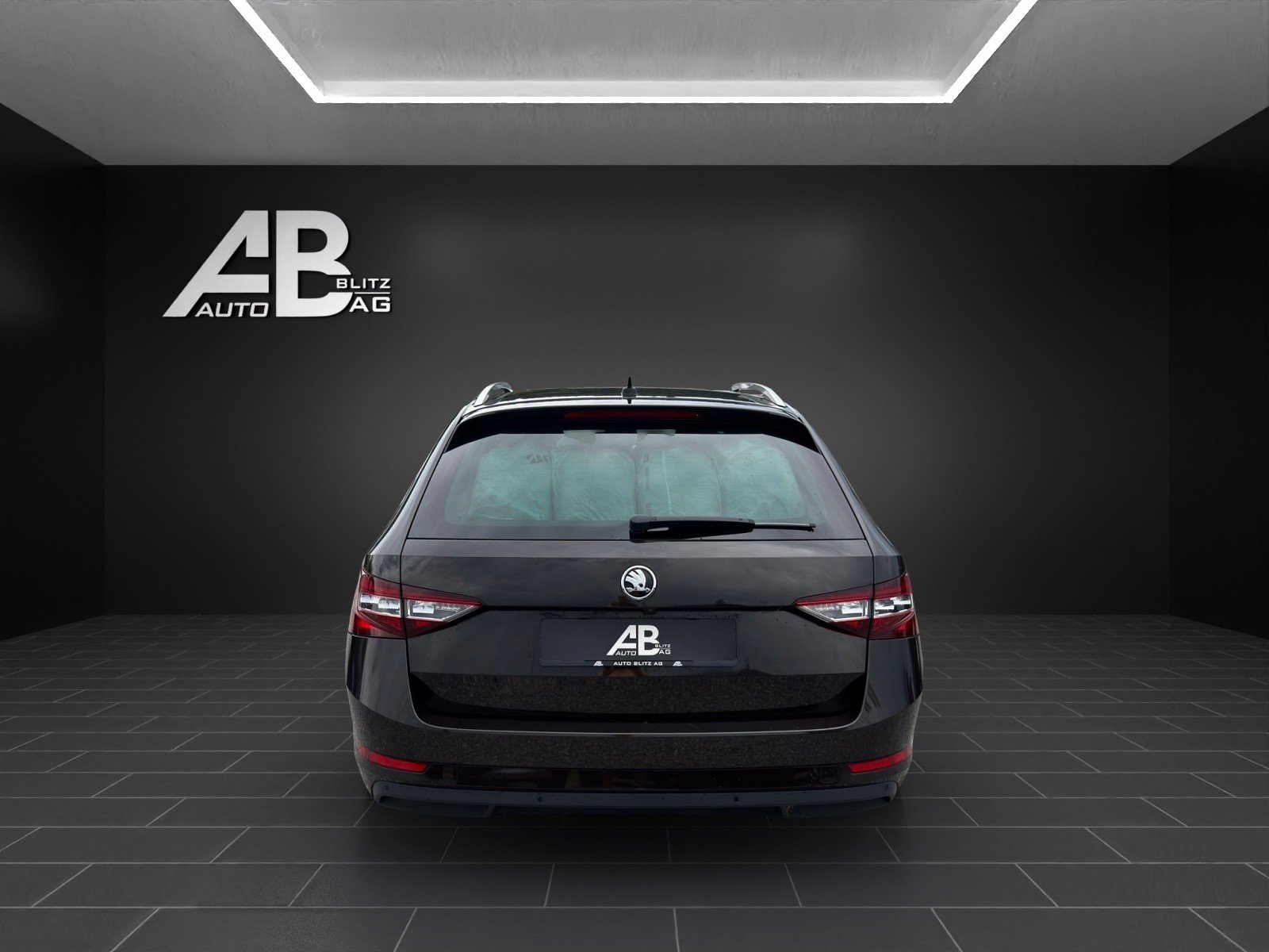 SKODA Superb Combi 2.0 TDi Style 4x4 DSG mit 190 PS, Diesel, Occasion / Gebraucht, Automatik - 4